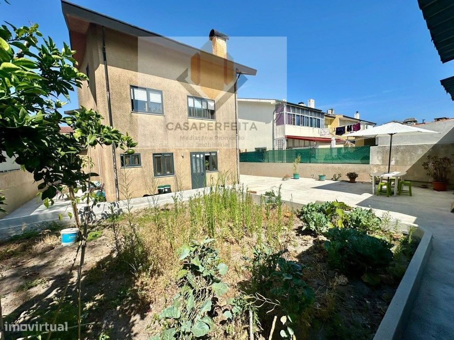 Moradia T5 de 4 Frentes com Jardim e Terraço - Junto ao Continente ...