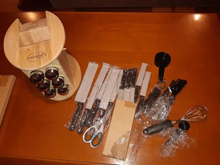 Suporte rotativo para facas e acessórios de cozinha