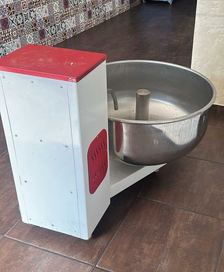 Maszyna do mieszania ciasta na 50kg.