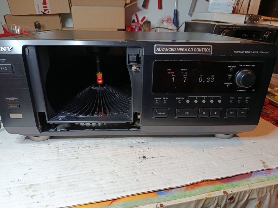 Zmieniarka CD Sony CDP-CX57.