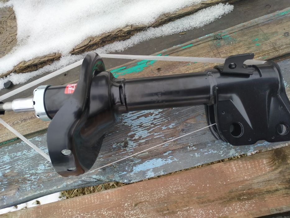 Продам каябовські нові передні амортизатори Субару аутбек 2009-2014