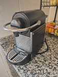 Maquina de café nespresso Pixie XN304T10 PRETO CINZA.