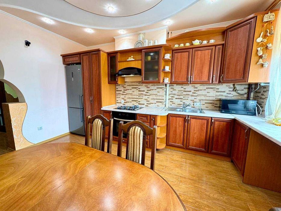 3-кімнатна квартира з РЕМОНТОМ біля парку