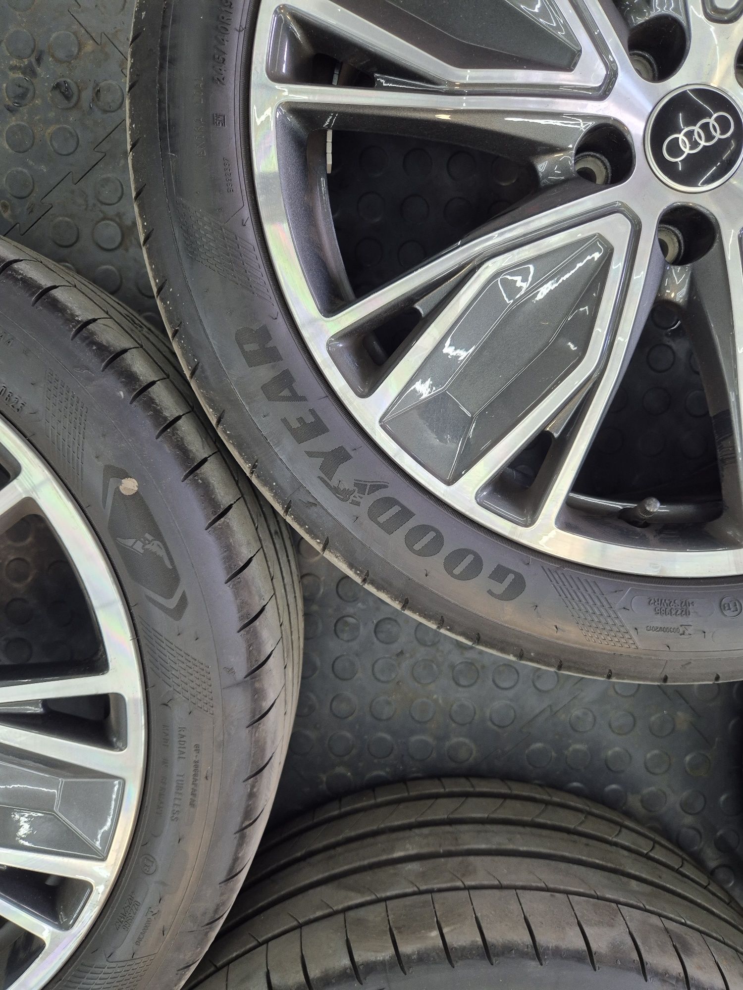 Nowe oryginalne felgi do Audi 19" + nowe opony Goodyear Eagle F1