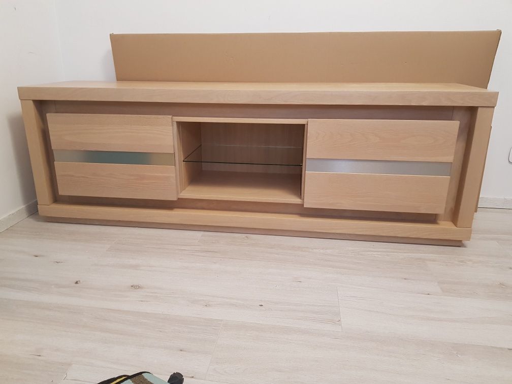 Szafka RTV pod telewizor.