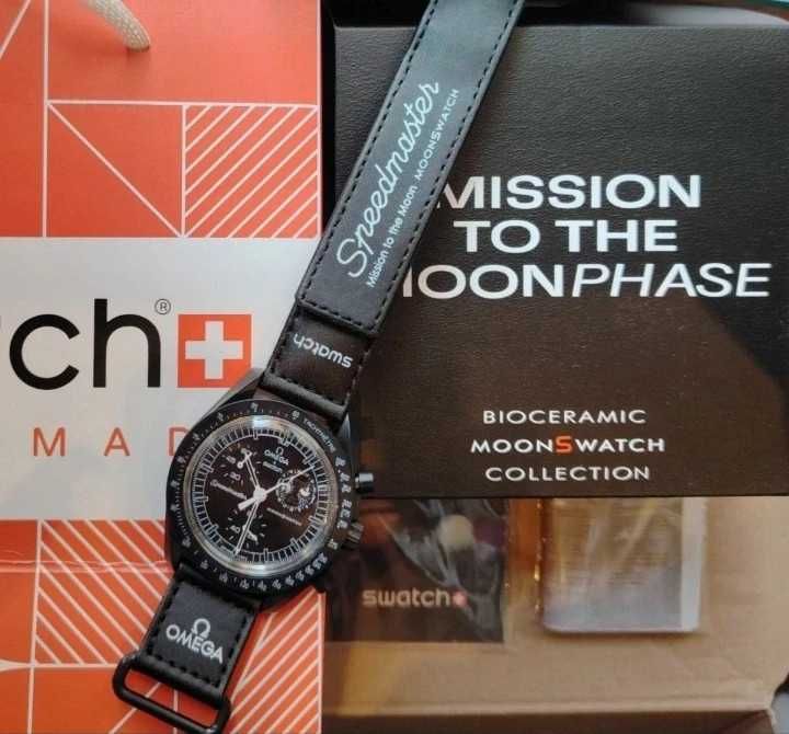 Omega Swatch Snoopy SO33B700 Moonphase