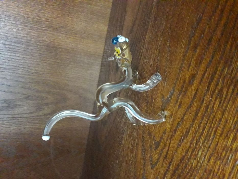 Кошечка из стекла