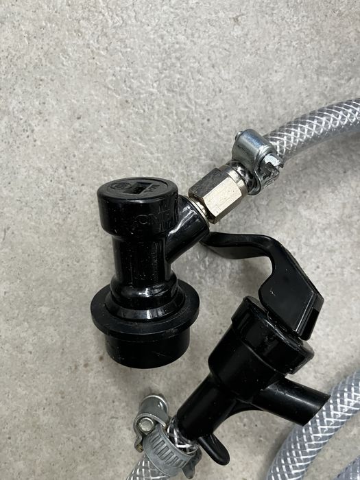 Złączki czarna i szara do ball lock keg Cornelius