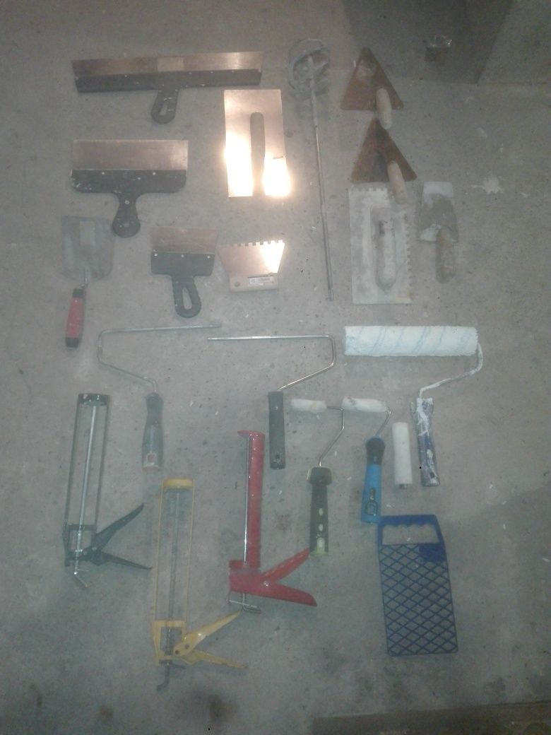 Szpachlówka pióro kielnia packa wałek malarski  pistolet do kleju