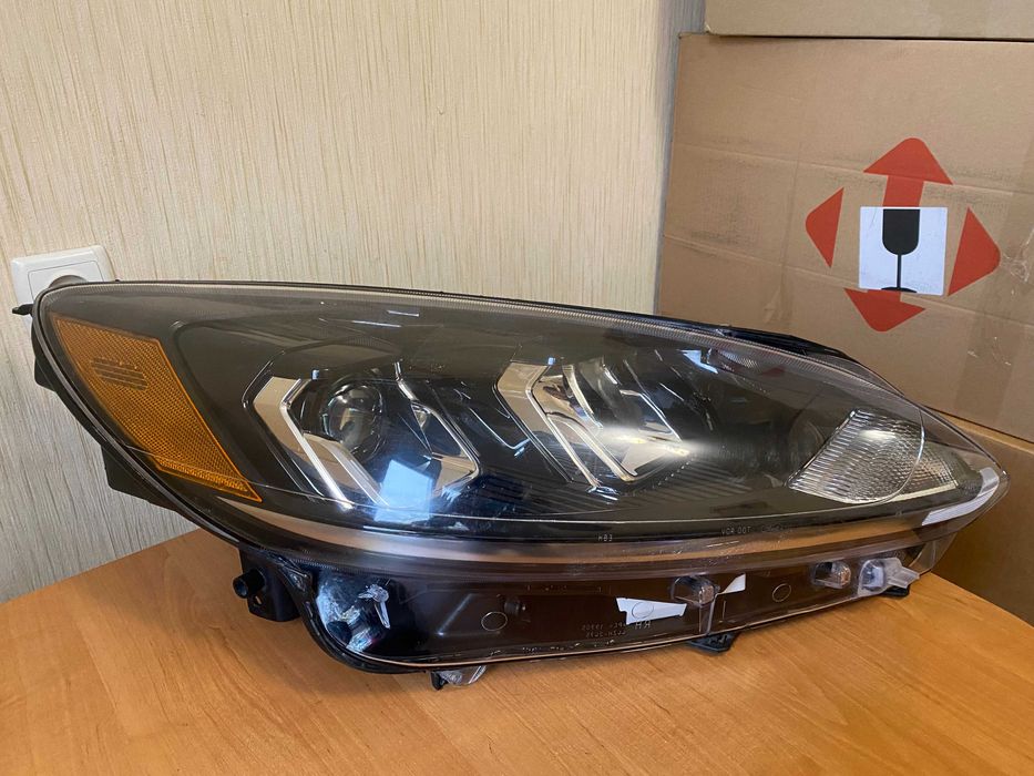 Фара передня права Ford Escape MK4 (2020-2022, США) галоген