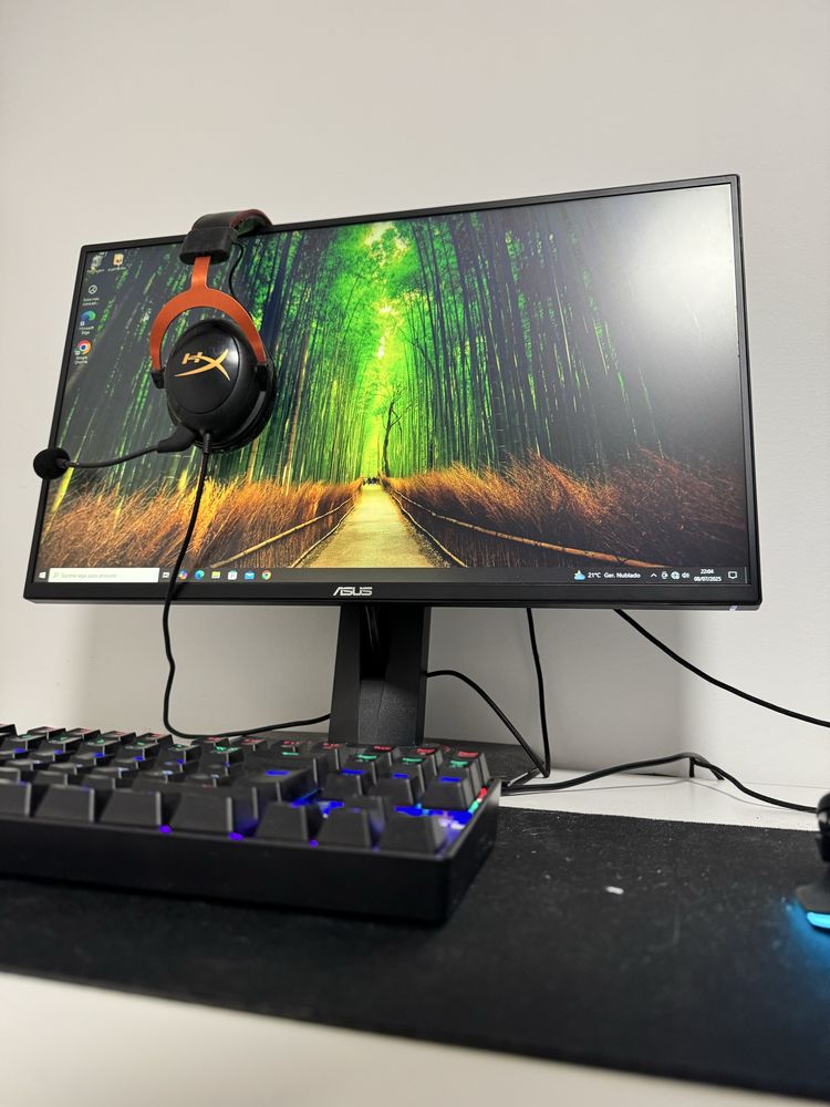 Torre gaming (c/monitor, teclado, rato)