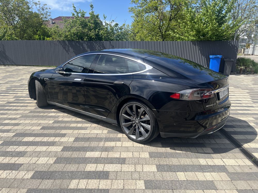 Tesla model S 2014