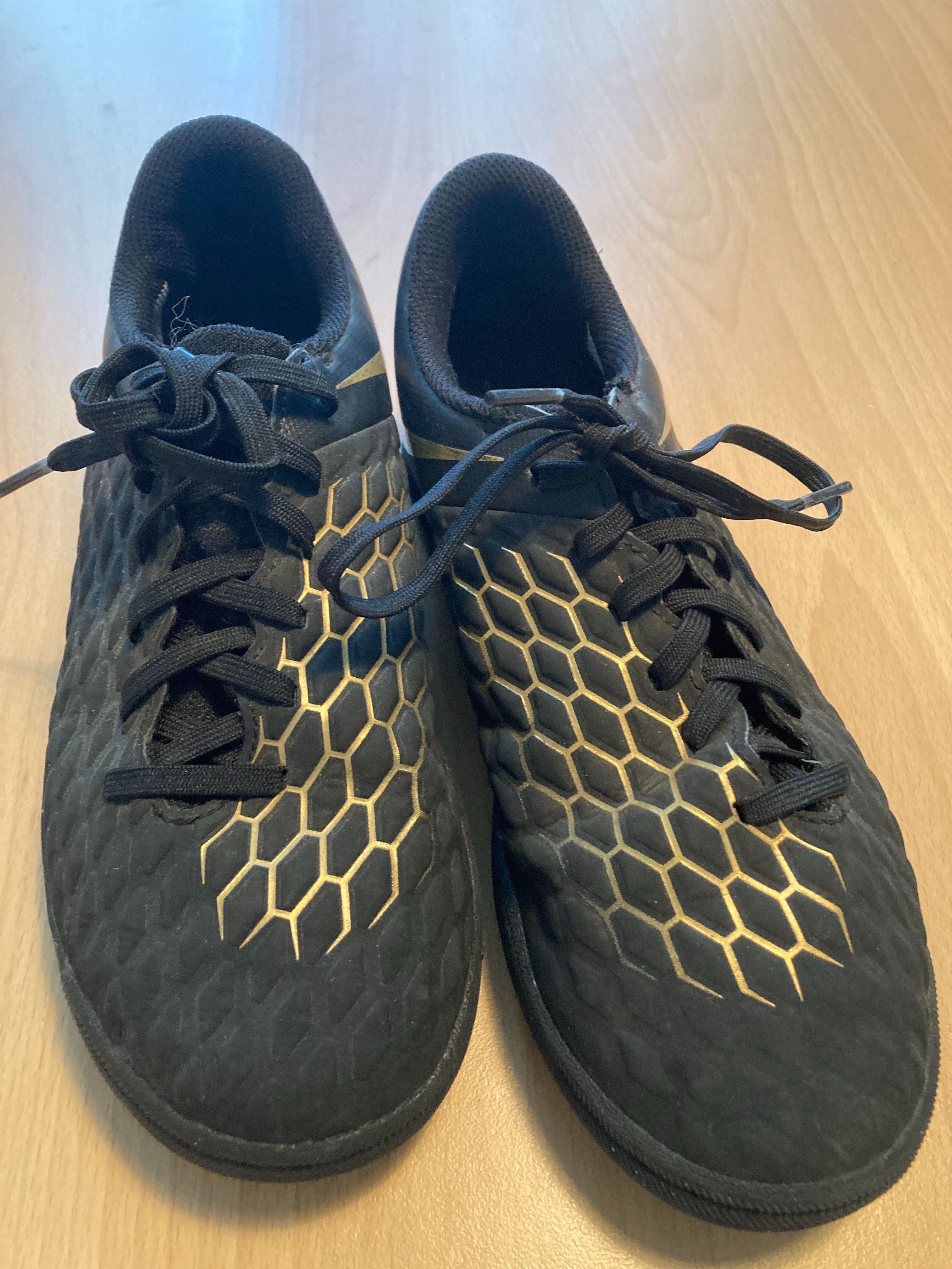 Buty piłkarskie dziecięce, halowe NIKE HYPERVENOM 38,5, długość 24 cm