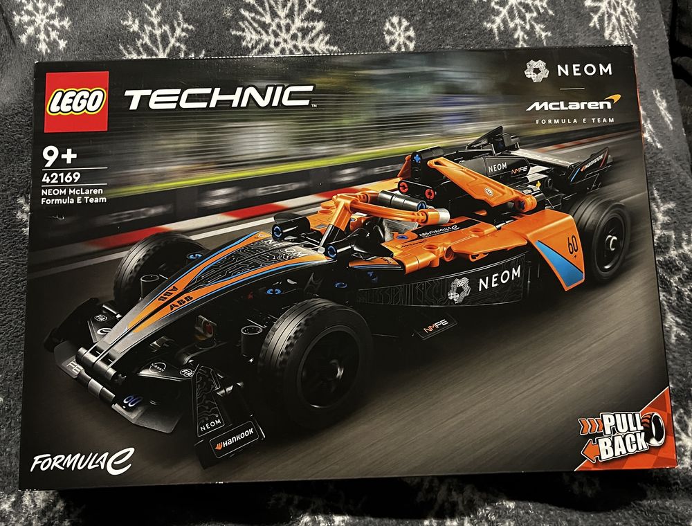 42169 LEGO NEOM McLaren Formula E Team