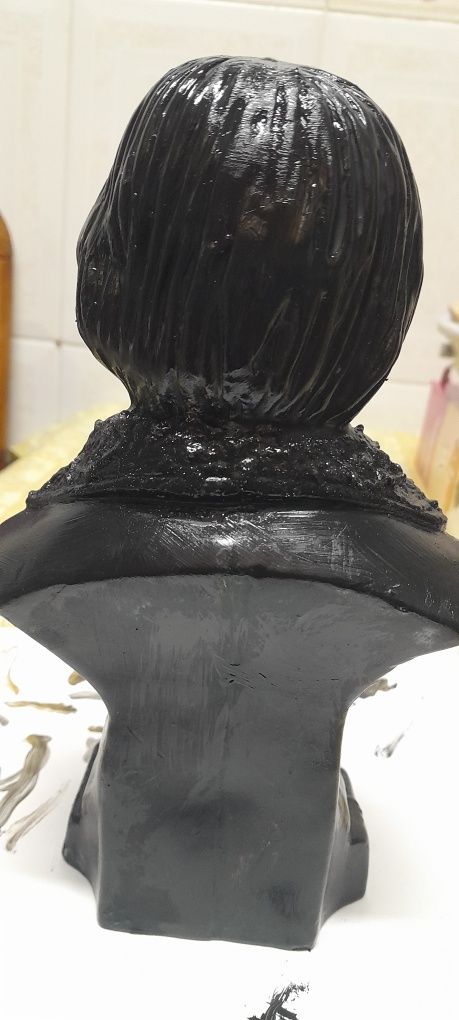 Estatueta de barro do Bocage. Mede 22cm de altura.