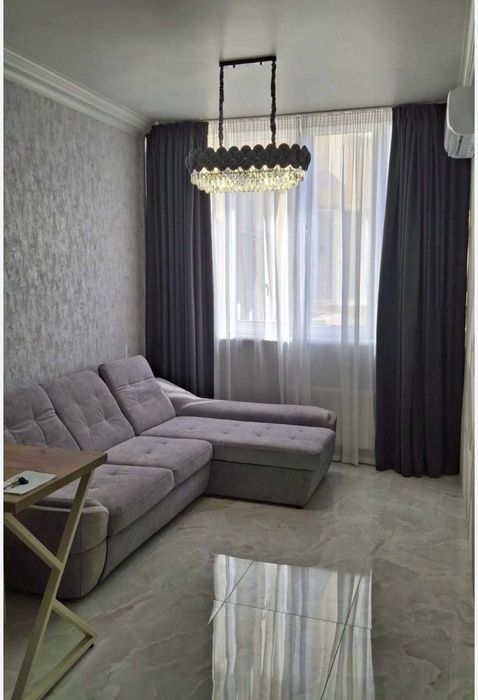 Солнечная улица, современная квартира в новом доме