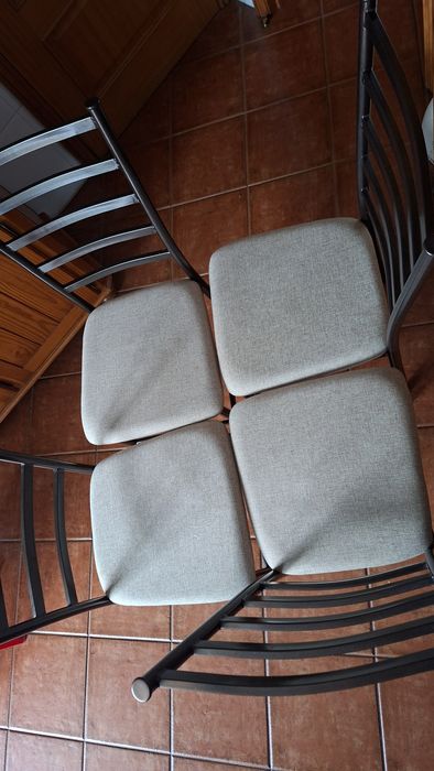 Cadeiras para diferentes funções.