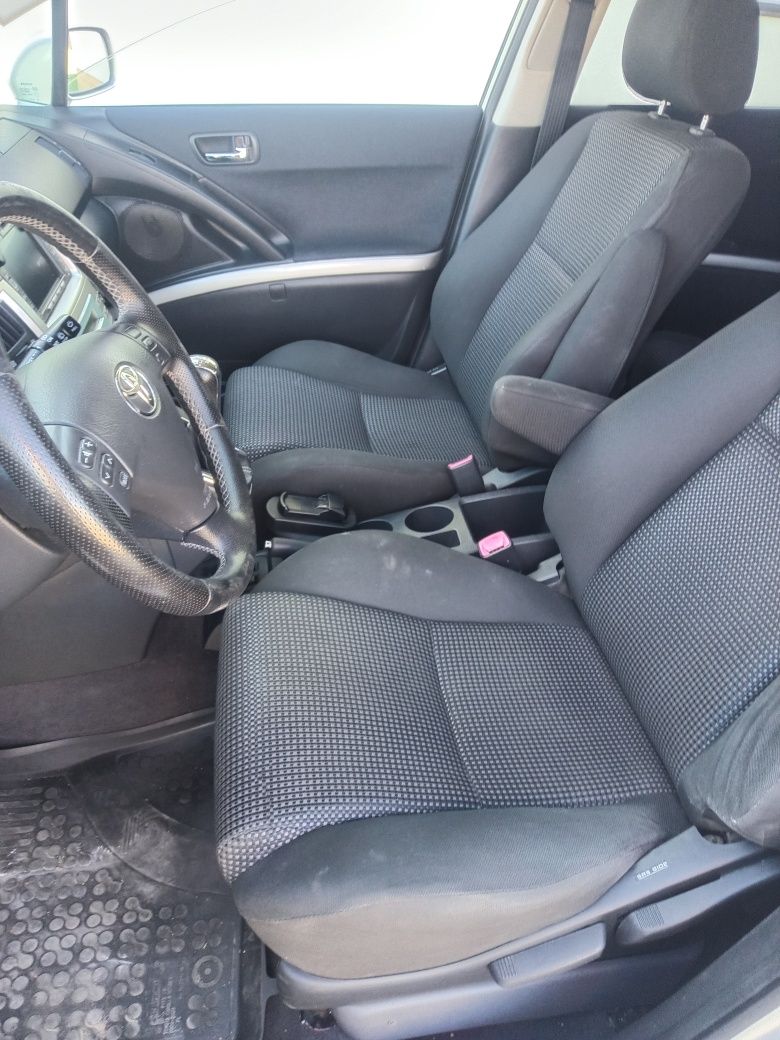 Toyota Corolla Verso 2.2 diesel 177 koni!!!  7 osób!!!