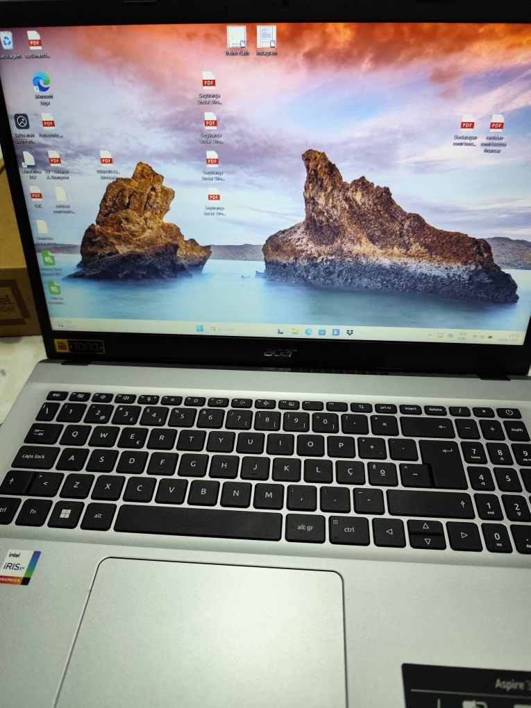 Notbooke Acer em estado de novo.