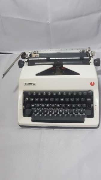 Maquina de escrever antiga