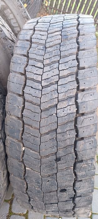 Opona 315/ 80 .22.5 Michelin