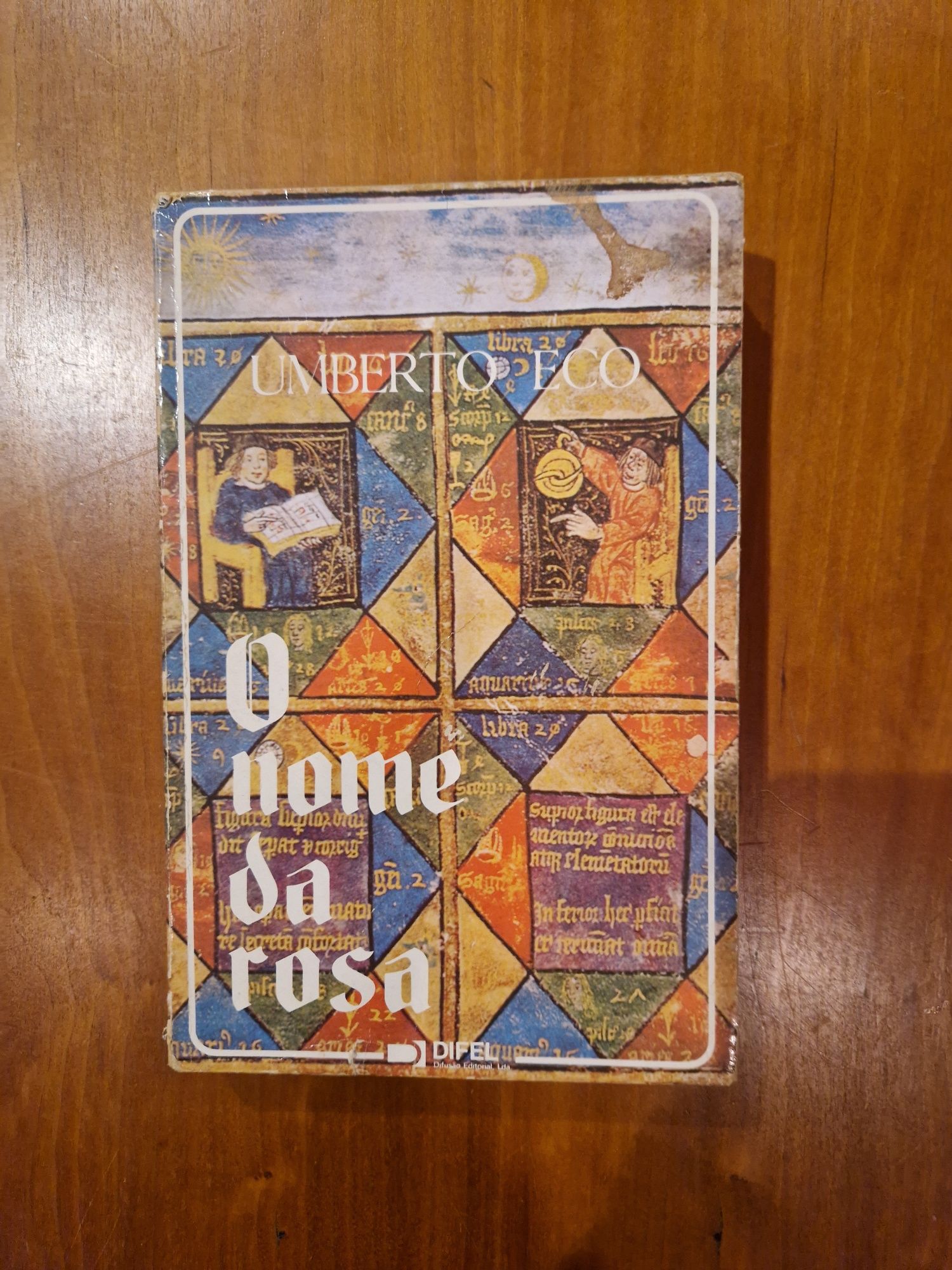 Livro "O Nome da Rosa", de Umberto Eco e "O Grupo", de Mary Macarthy