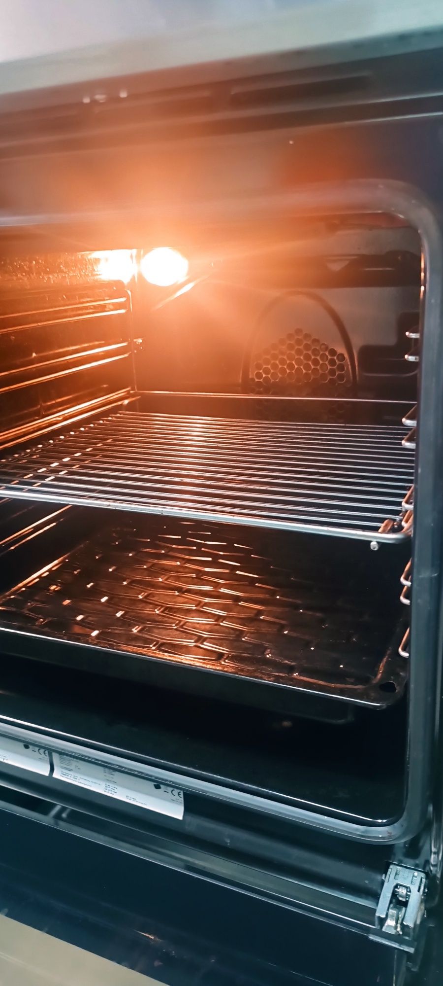 Kuchenka Gazowo Elektryczna Beko 2023r. FSM62321