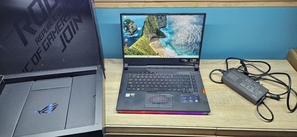 Asus ROG Strix Scar III G531GW i7-9750H, RTX 2070 8GB, 1TB, 16GB Ram