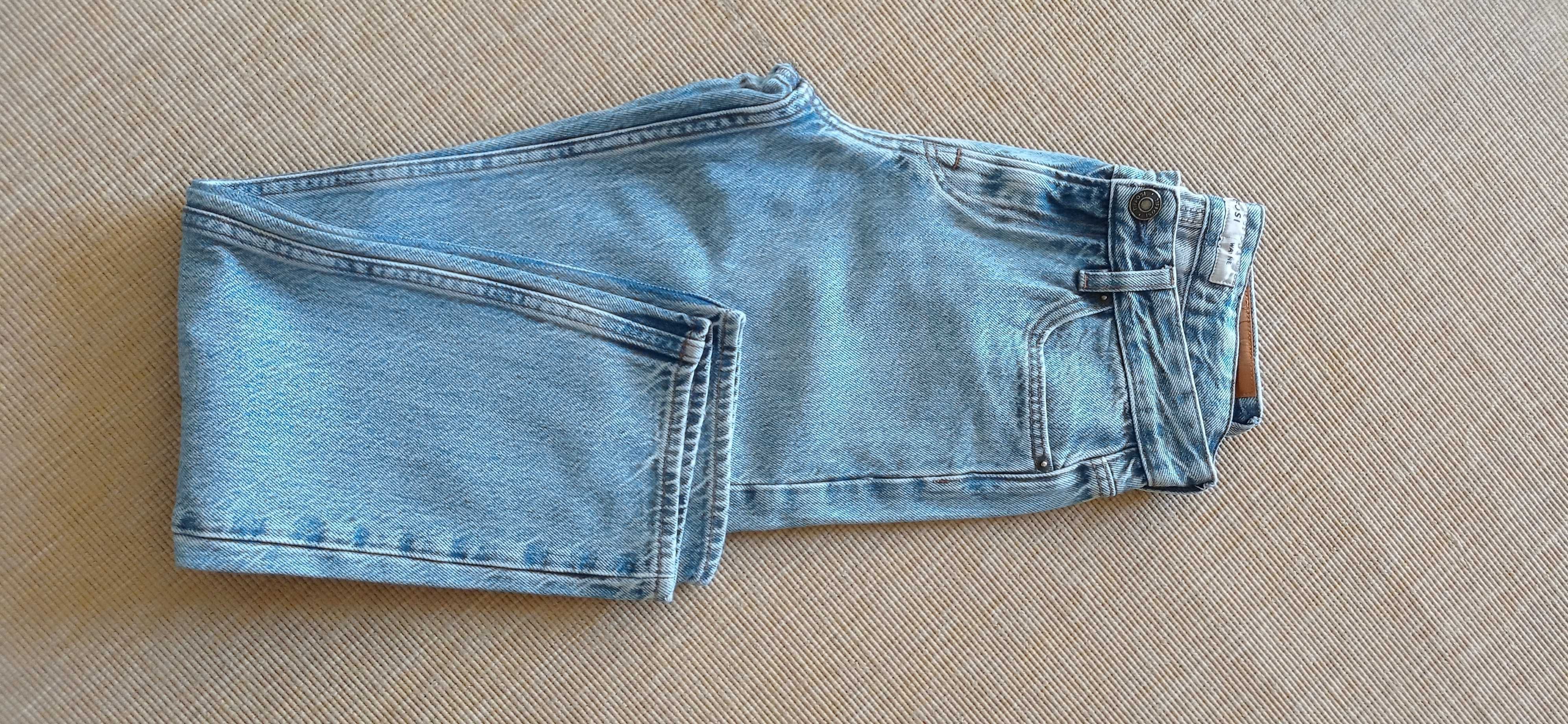 Lote +- 50 peças de roupa de rapaz