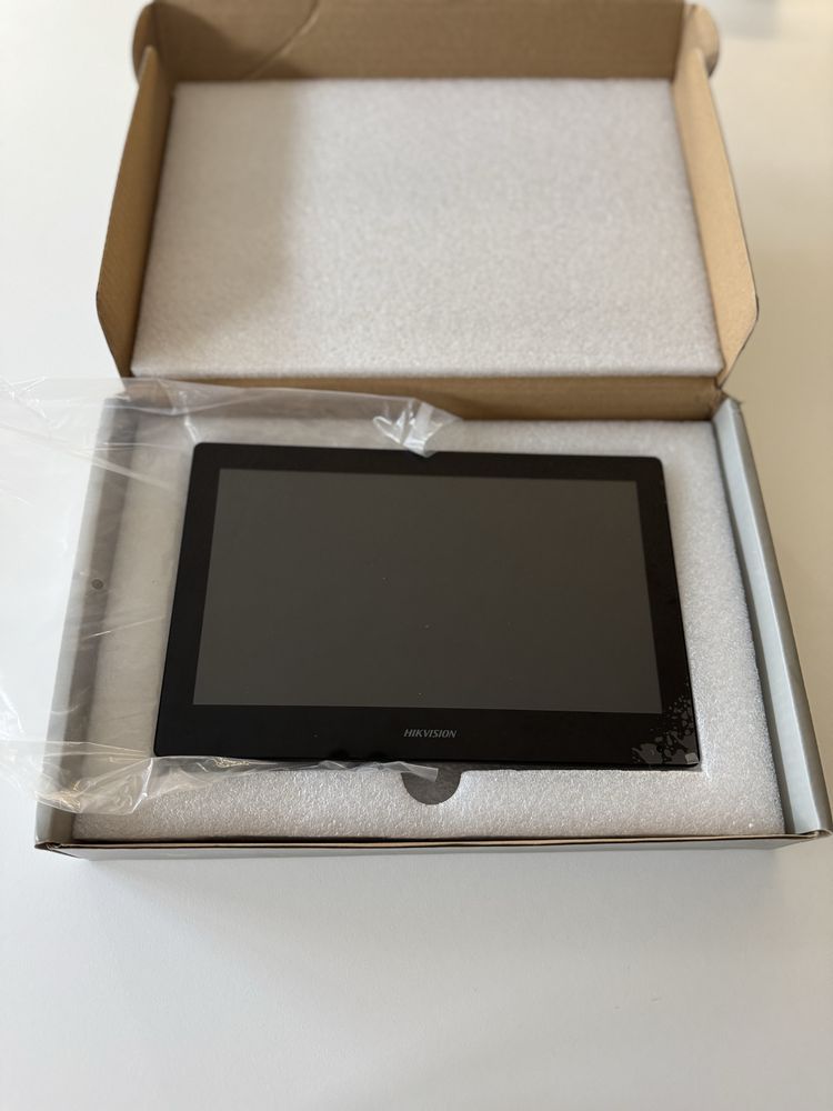 Nowy monitor Hikvision DS-KH8520-WTE1 – 10.1”, Wi-Fi, dotykowy, PoE