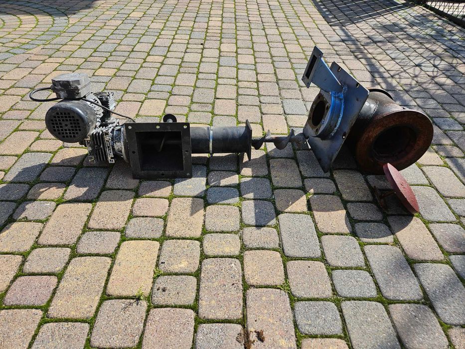 Retorta do pieca z podajnikiem przekładnią silnikiem