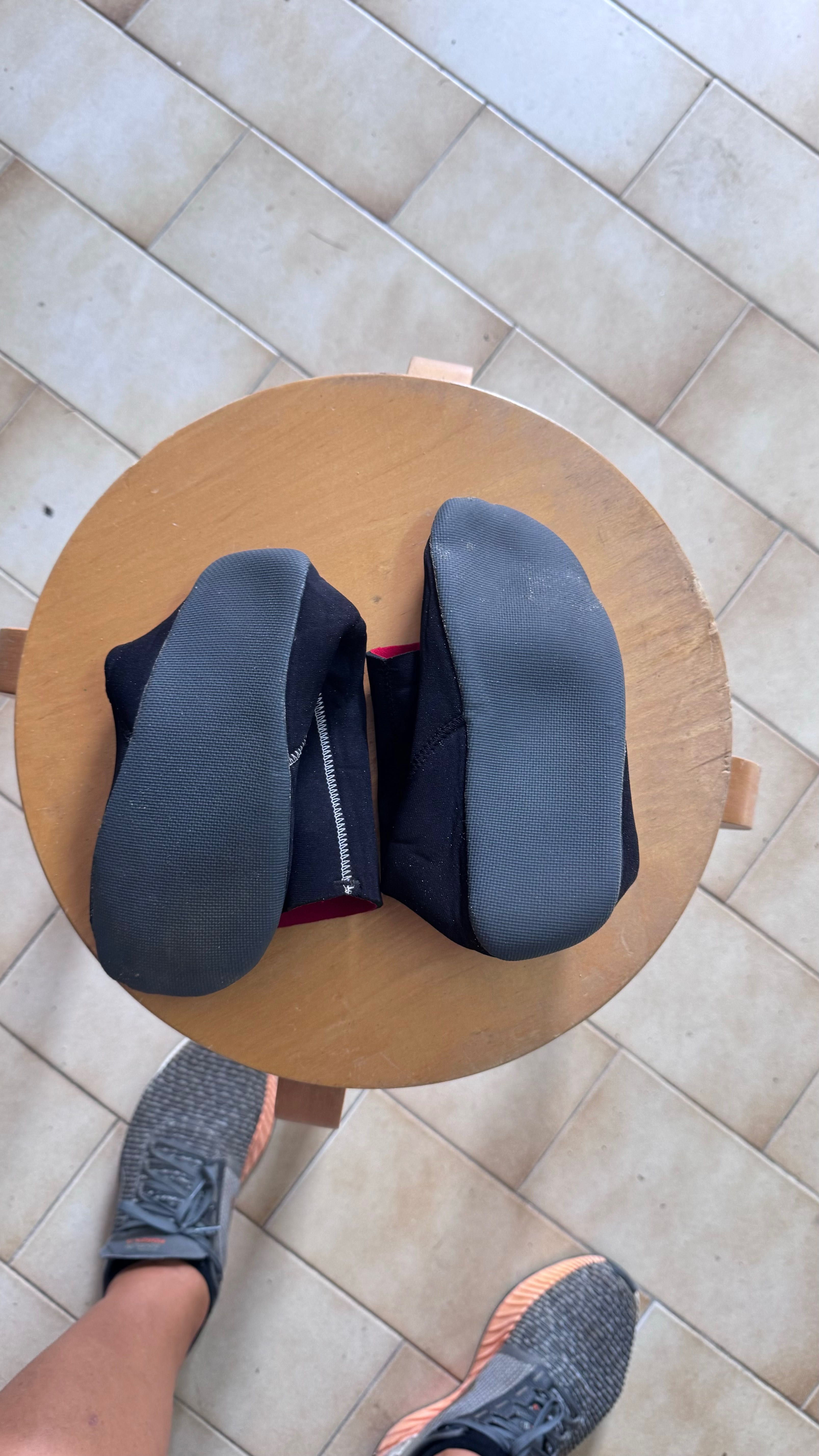 Botas para surf. vela, kite, canoagem, remo, etc.