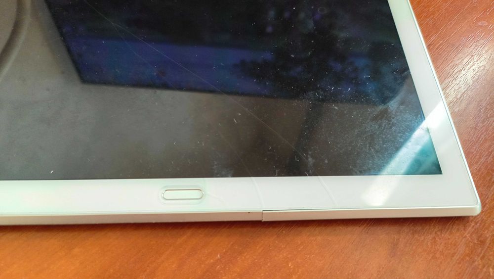 Планшет Lenovo TB-X704L