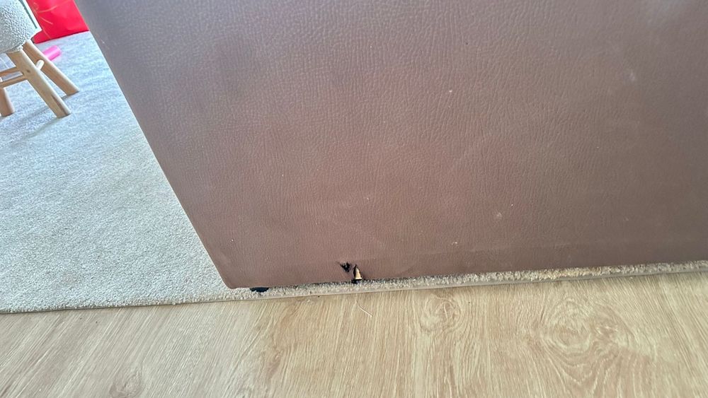 Combo sofá, colchão e mesa