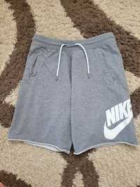 Продам шорти nike