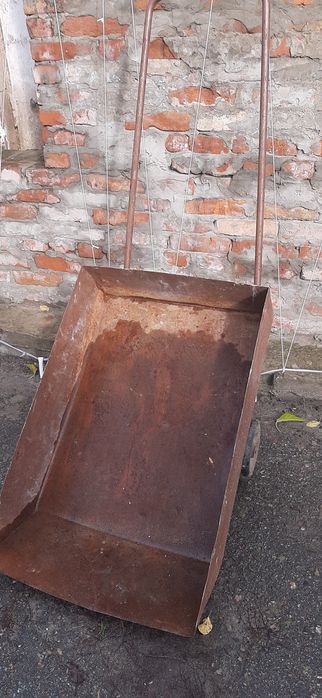 Тачка садова металічна