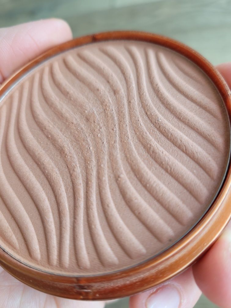 Rimmel bronzer do twarzy z rozświetlającymi drobinkami 001 sunlight 14