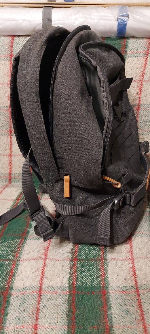Plecak Eastpak rozmiar L
FLOID TACT L - Plecak
FLOID TACT L - Plecak