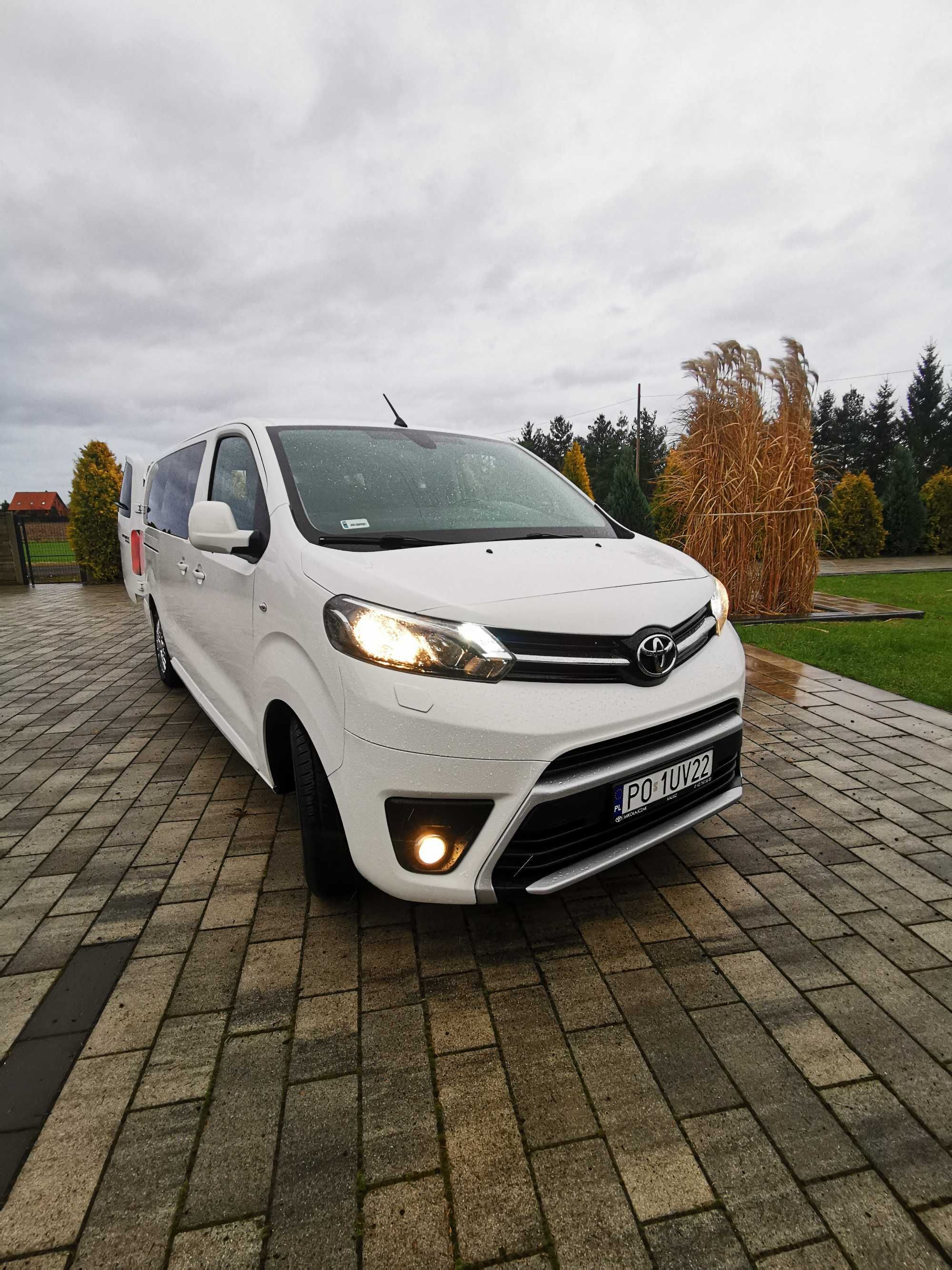 Wynajem busa Toyota PROACE VERSO Extra Long, bagażnik rowerowy, hak