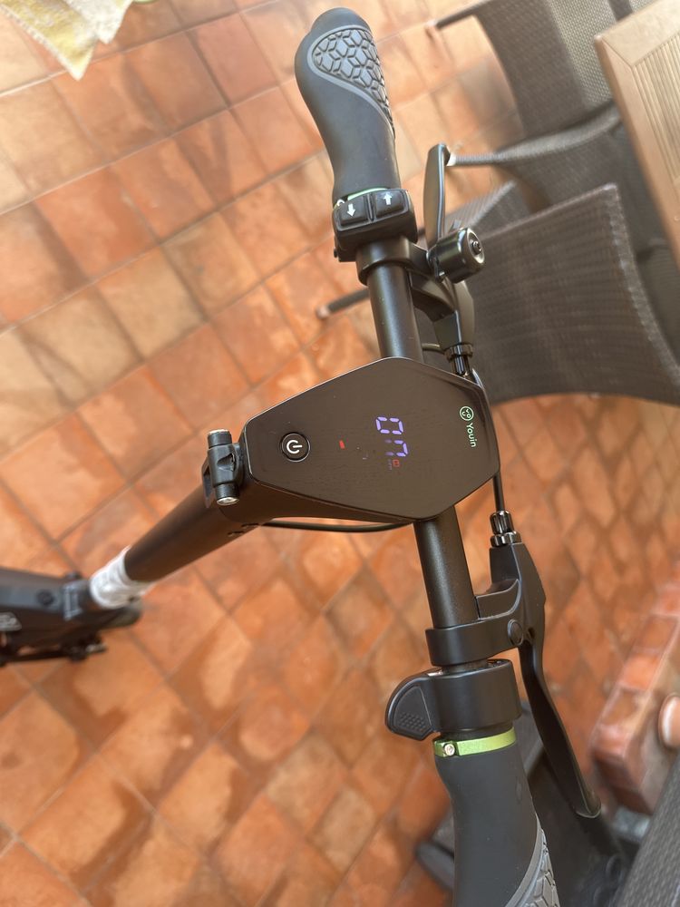 Trotinette novo em perfeito estado está na garantia