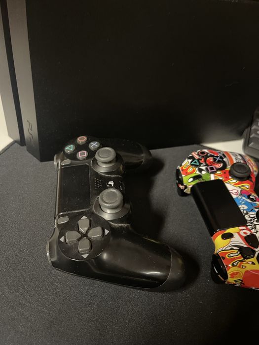 Playstation 4 + 2 comandos