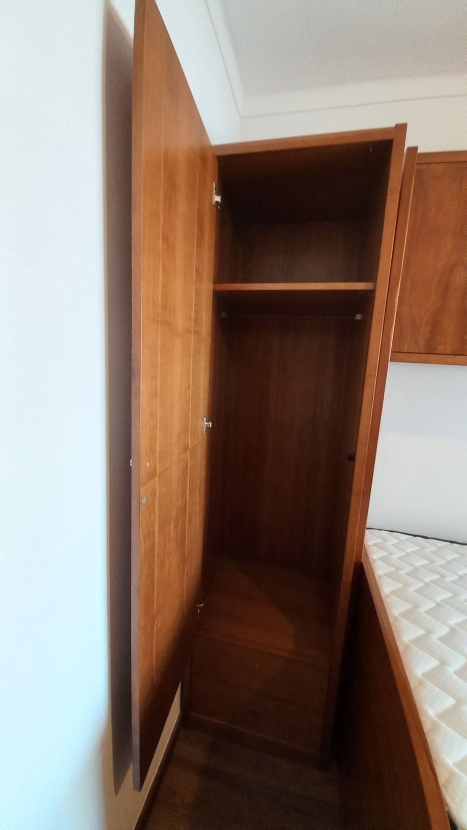 Mobília Estúdio 2 camas COMO NOVO! -- Studio furniture 2 pax LIKE NEW!