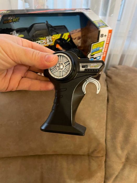 Машинка на радіокеруванні