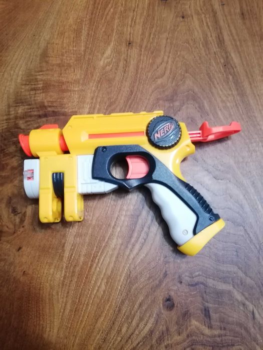 Nerf - pistola amarela