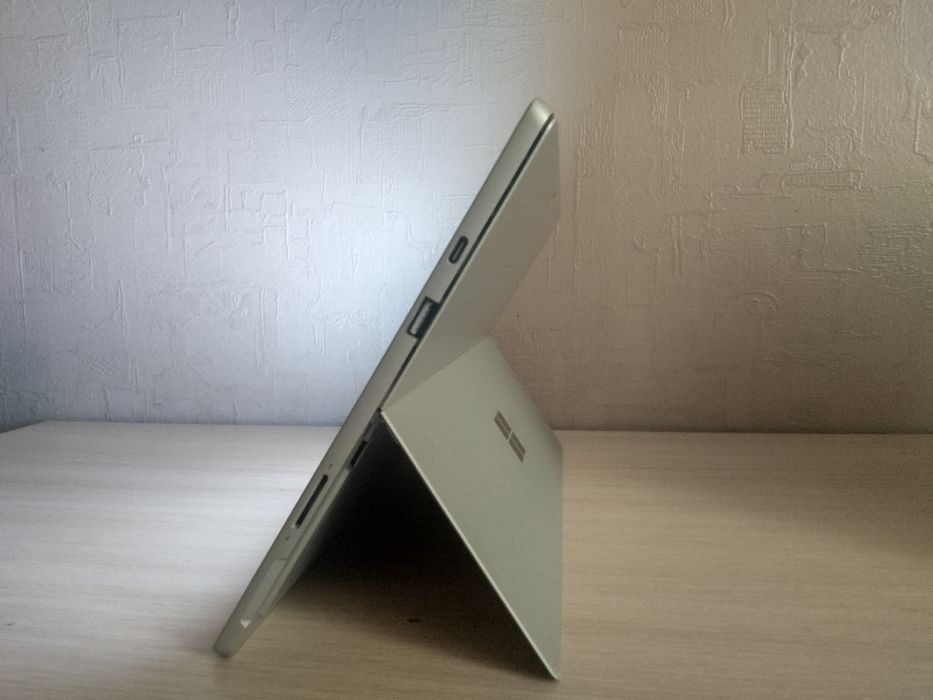 Microsoft Surface pro 7 Plus  8/256