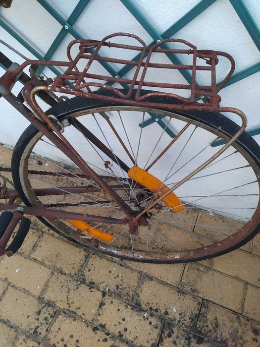 Bicicleta antiga velha, estilo pasteleira