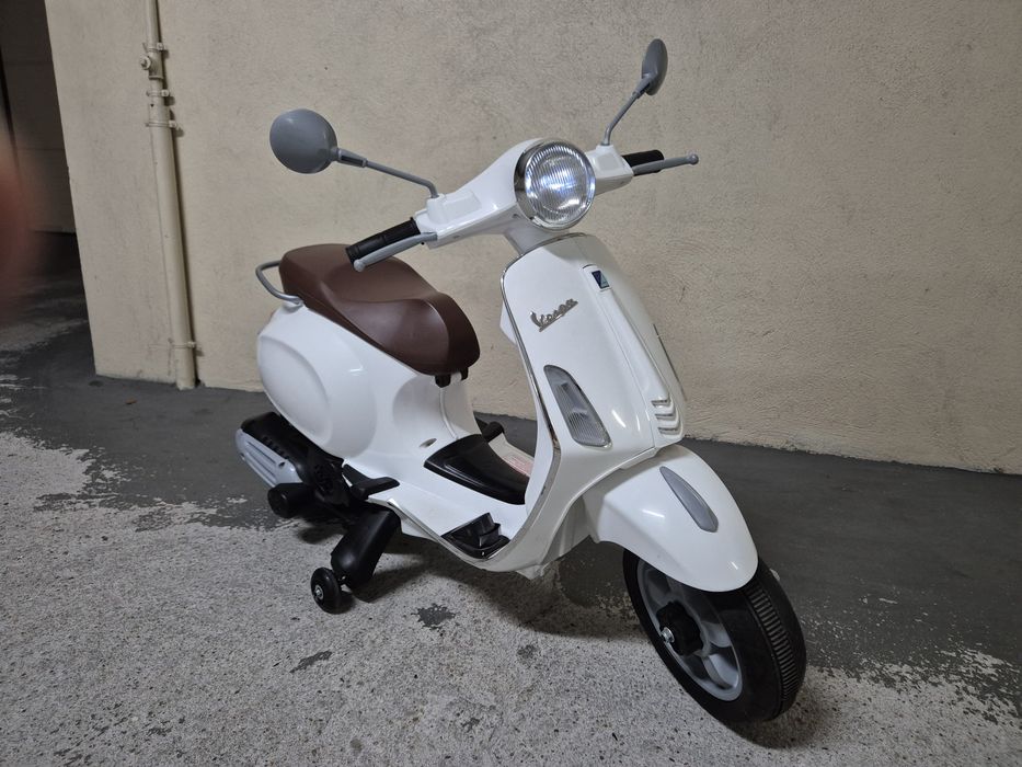 Moto elétrica criança - Vespa