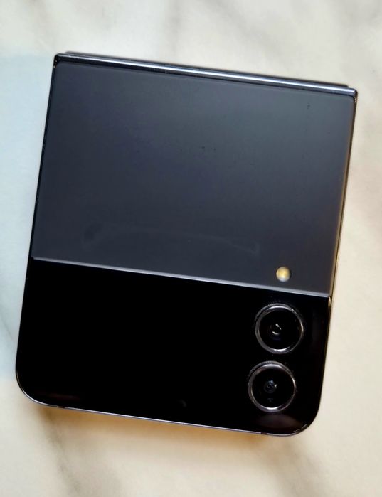 Samsung Flip 4 w dobrym stanie