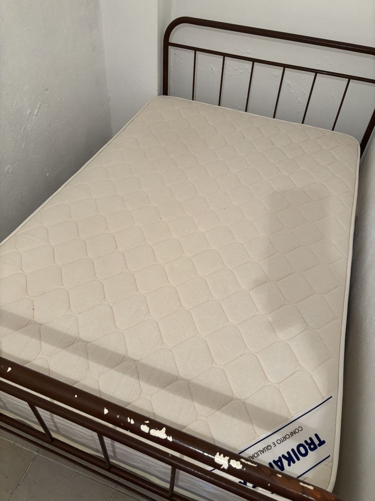 Cama com colchao corpo e meio