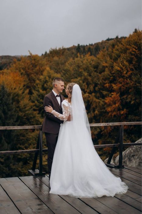 Ніжна весільна сукня